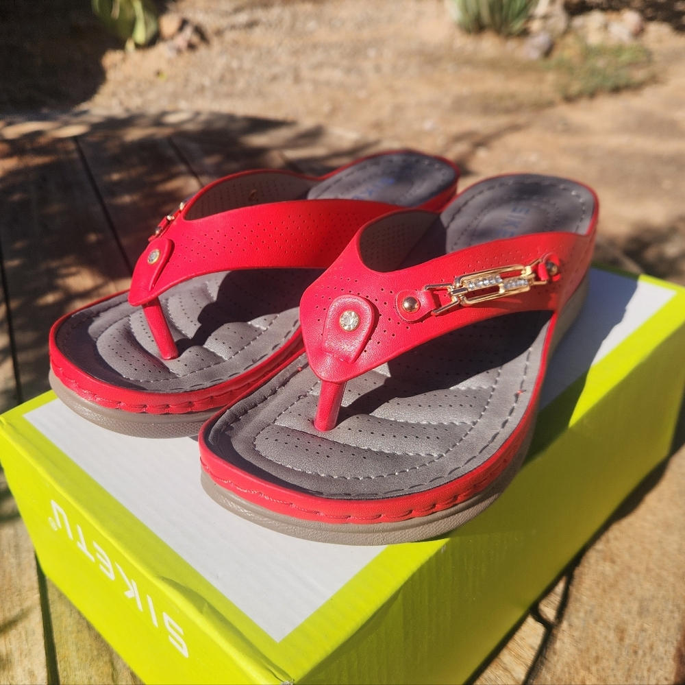 SIKETU Women's Vibrant Red Soft Flip Flops